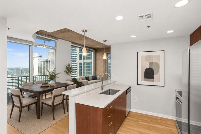415 Church St Apt 1702, Nashville, TN 37219