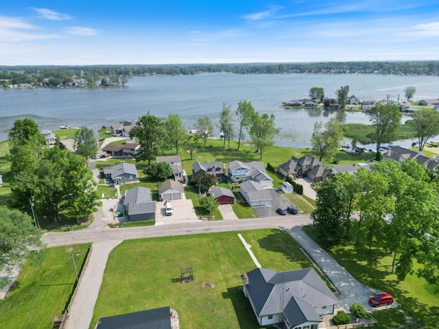 1791 Chapman Lake Drive, Warsaw, IN 46582