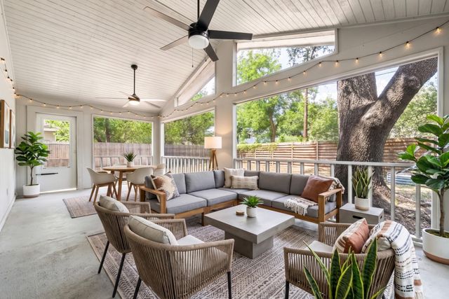 2600 Rogge LN, Austin, TX 78723