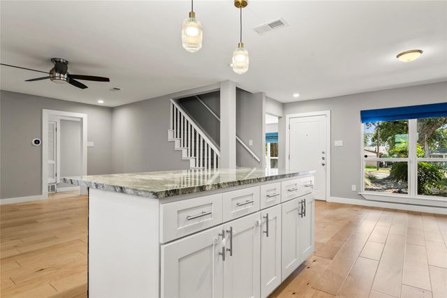 2600 Rogge LN, Austin, TX 78723