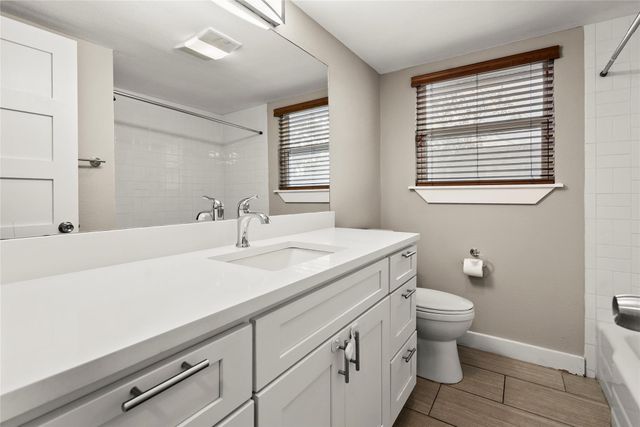 2600 Rogge LN, Austin, TX 78723