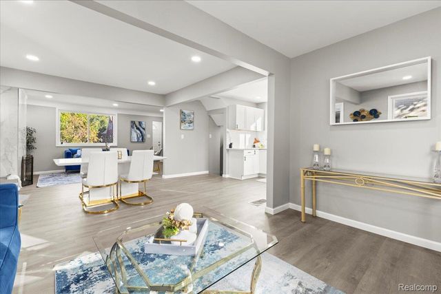 18287 Santa Rosa Drive, Detroit, MI 48221