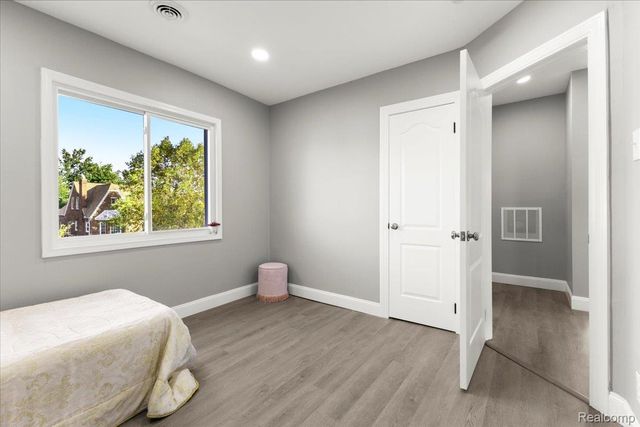 18287 Santa Rosa Drive, Detroit, MI 48221