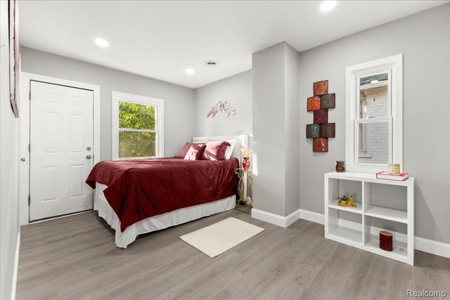 18287 Santa Rosa Drive, Detroit, MI 48221