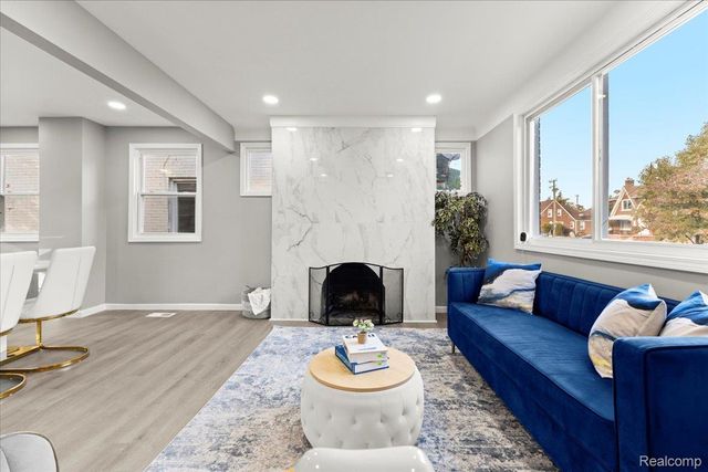 18287 Santa Rosa Drive, Detroit, MI 48221