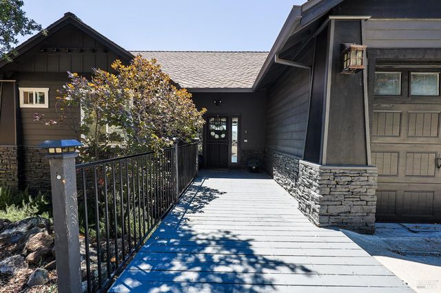 17535 Meadow View Dr, Hidden Valley Lake, CA 95467