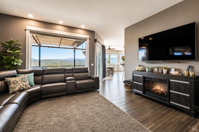 17535 Meadow View Dr, Hidden Valley Lake, CA 95467