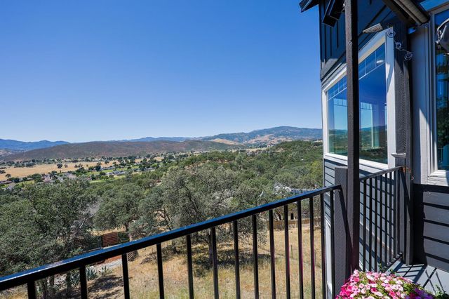 17535 Meadow View Dr, Hidden Valley Lake, CA 95467