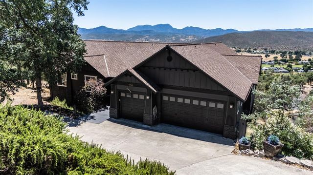 17535 Meadow View Dr, Hidden Valley Lake, CA 95467