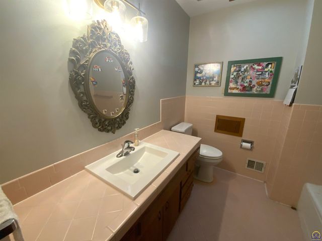 2869 SW Jewell AVE, Topeka, KS 66611