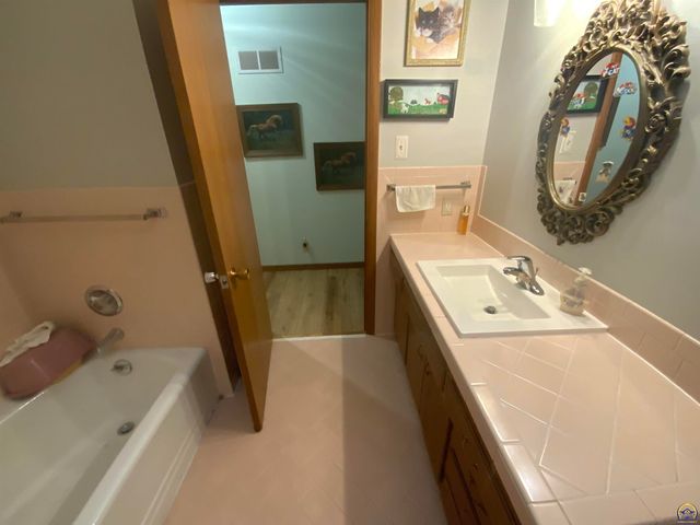 2869 SW Jewell AVE, Topeka, KS 66611