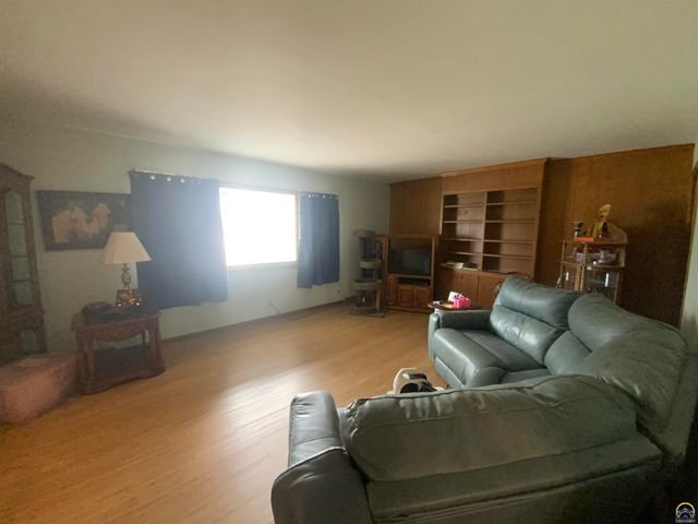 2869 SW Jewell AVE, Topeka, KS 66611