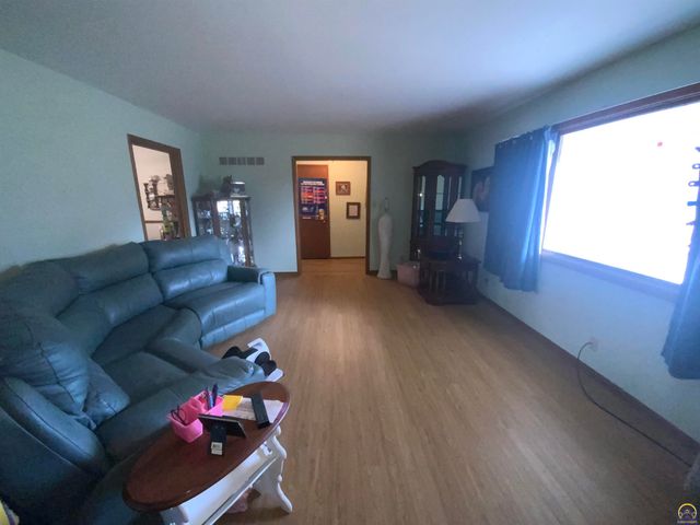 2869 SW Jewell AVE, Topeka, KS 66611