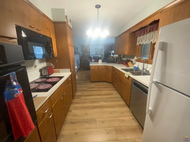 2869 SW Jewell AVE, Topeka, KS 66611