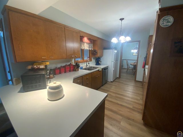 2869 SW Jewell AVE, Topeka, KS 66611