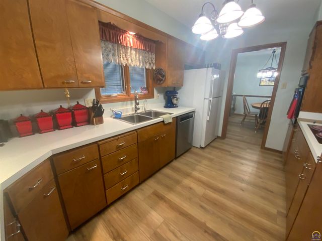 2869 SW Jewell AVE, Topeka, KS 66611