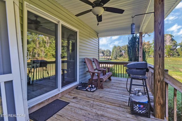 993 Model Farm Rd, Jamestown, TN 38556