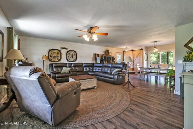 993 Model Farm Rd, Jamestown, TN 38556