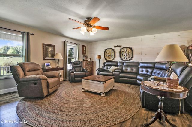 993 Model Farm Rd, Jamestown, TN 38556