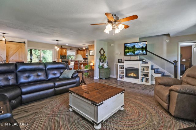 993 Model Farm Rd, Jamestown, TN 38556