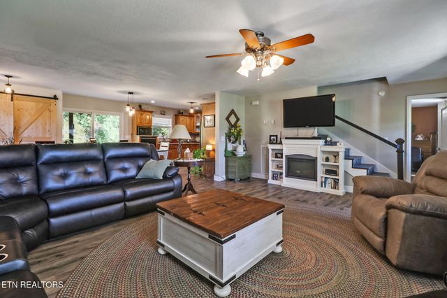 993 Model Farm Rd, Jamestown, TN 38556