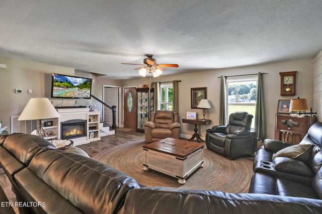 993 Model Farm Rd, Jamestown, TN 38556