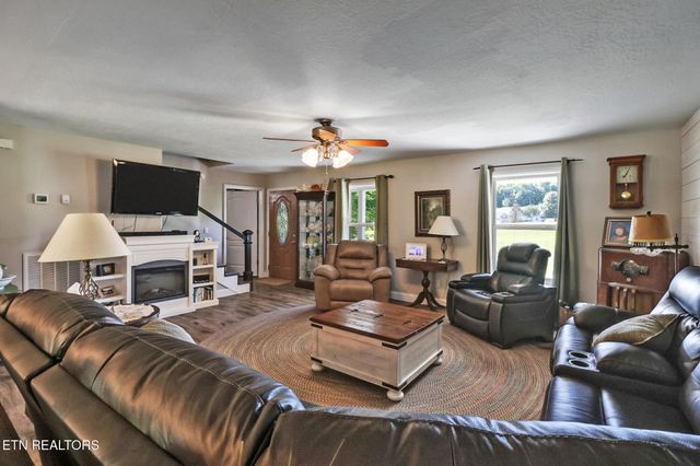 993 Model Farm Rd, Jamestown, TN 38556