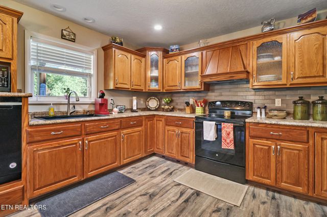 993 Model Farm Rd, Jamestown, TN 38556