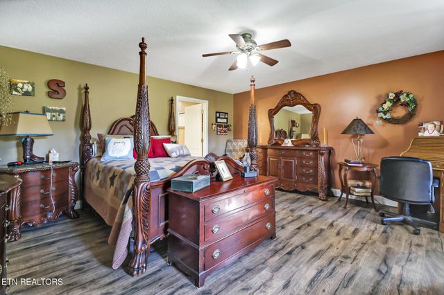 993 Model Farm Rd, Jamestown, TN 38556