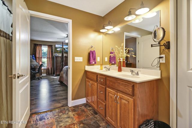 993 Model Farm Rd, Jamestown, TN 38556