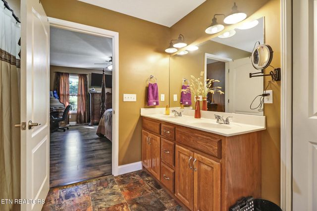 993 Model Farm Rd, Jamestown, TN 38556