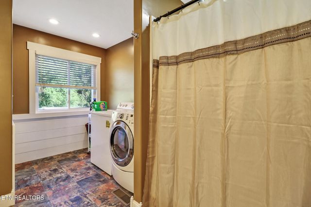 993 Model Farm Rd, Jamestown, TN 38556