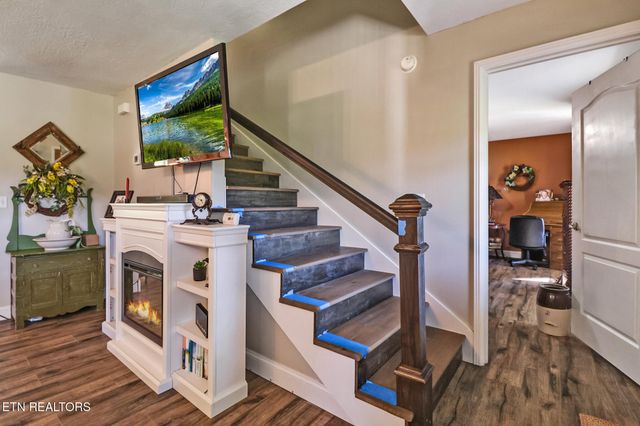 993 Model Farm Rd, Jamestown, TN 38556