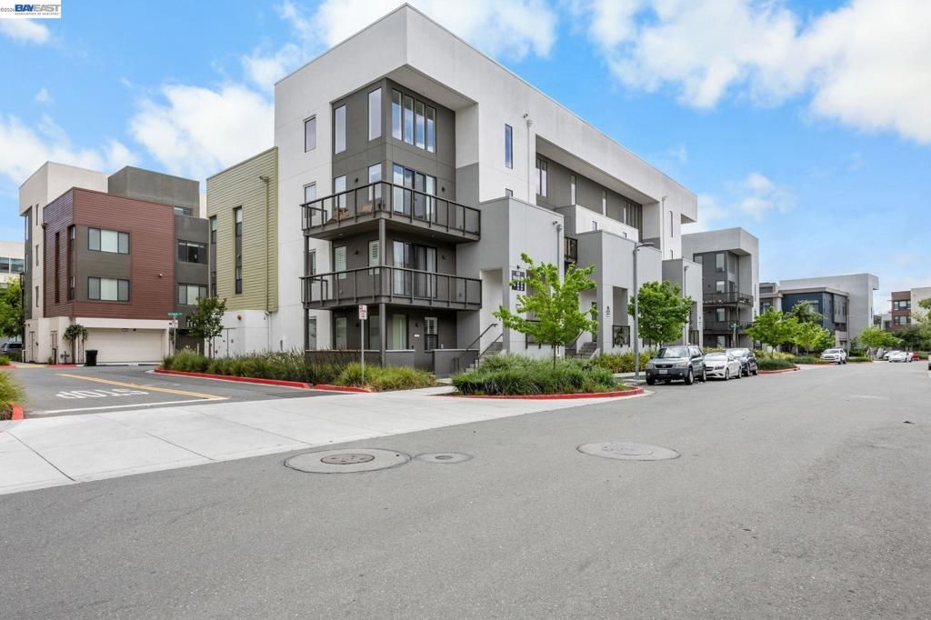 Image 1 of property listing at 45139 Challenge Cmn 1001, Fremont, CA 94538