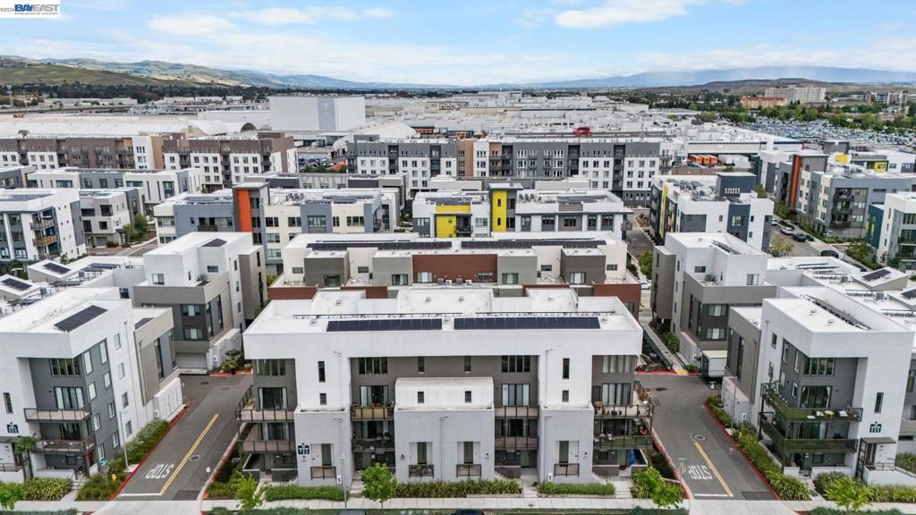 Image 2 of property listing at 45139 Challenge Cmn 1001, Fremont, CA 94538