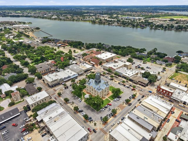 3300 Sunrise Court, Granbury, TX 76048