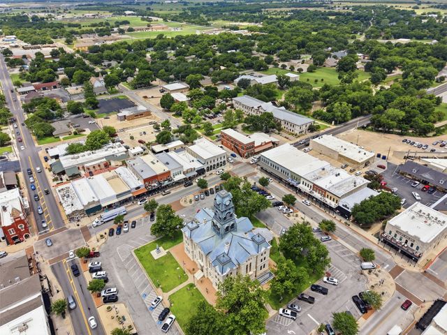 3300 Sunrise Court, Granbury, TX 76048