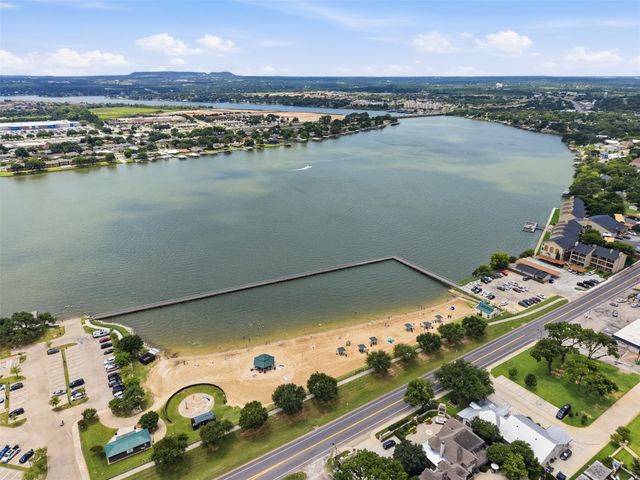 3300 Sunrise Court, Granbury, TX 76048