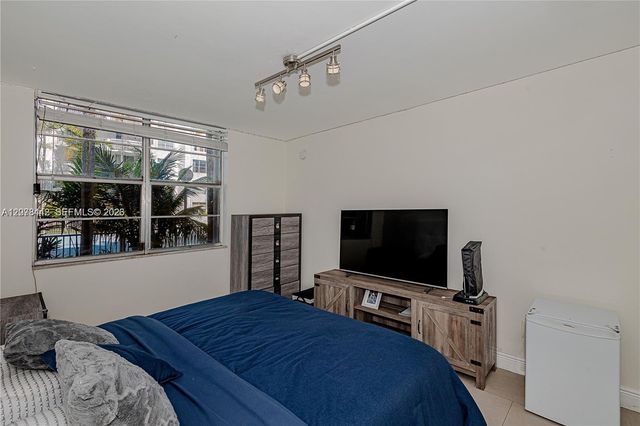 492 NW 165th St Road C112, Miami, FL 33169