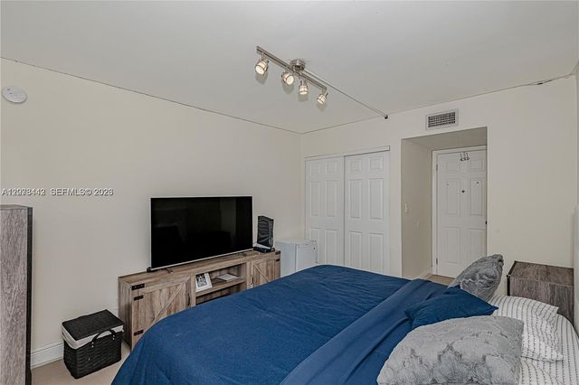 492 NW 165th St Road C112, Miami, FL 33169