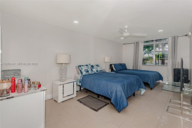 492 NW 165th St Road C112, Miami, FL 33169