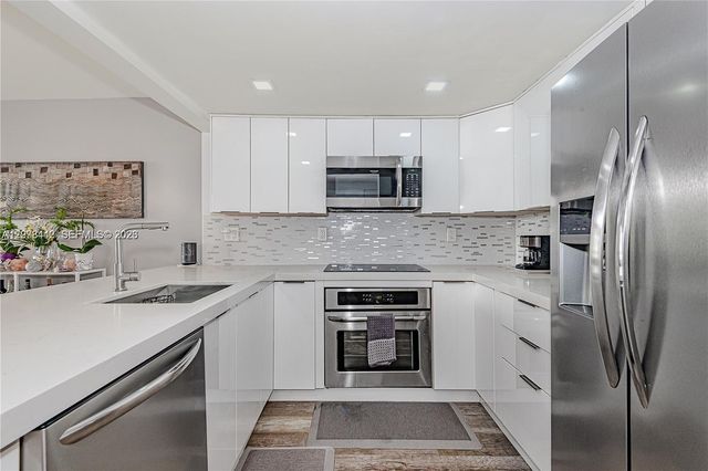 492 NW 165th St Road C112, Miami, FL 33169