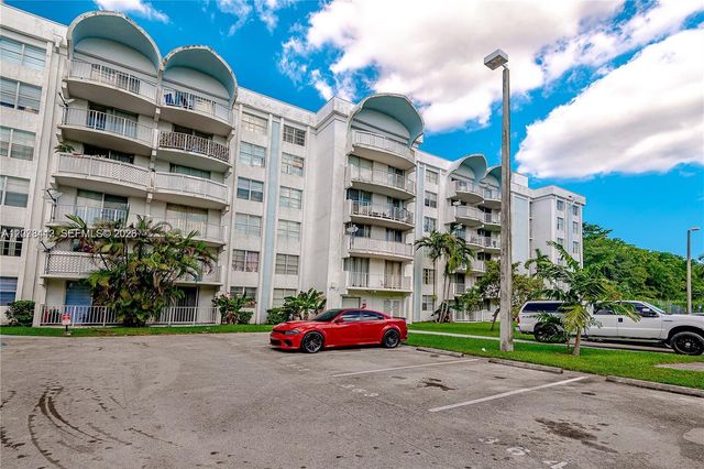 492 NW 165th St Road C112, Miami, FL 33169