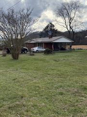 1711 N Grundy Quarles Hwy, Gainesboro, TN 38562