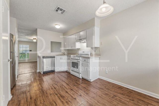 205 W William Cannon DR B, Austin, TX 78745