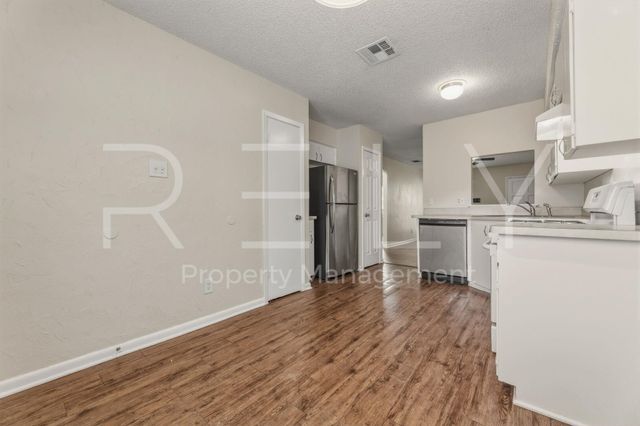 205 W William Cannon DR B, Austin, TX 78745