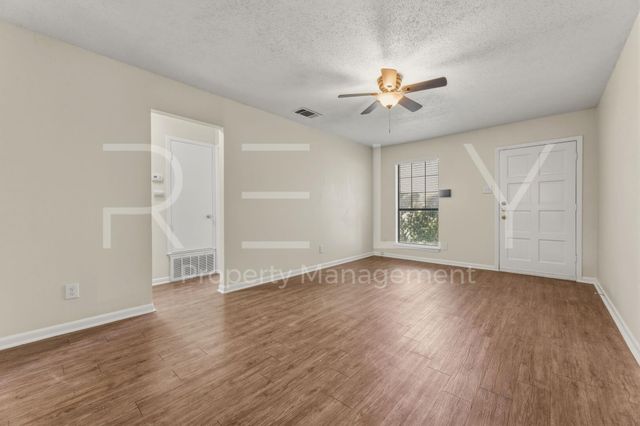 205 W William Cannon DR B, Austin, TX 78745