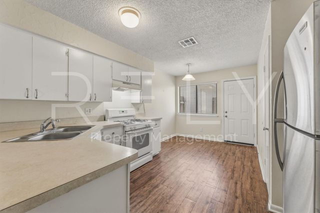 205 W William Cannon DR B, Austin, TX 78745