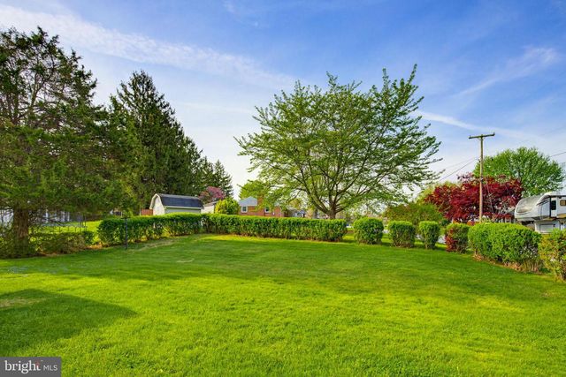 42 WOODLAND DR, York, PA 17407