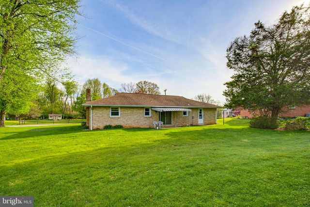 42 WOODLAND DR, York, PA 17407